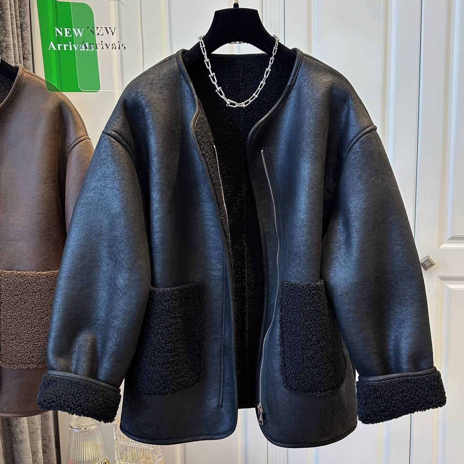 Black fur one-piece coat for women in winter, plus-size, loose, high-end, retro motorcycle style, warm sheepskin fleece top designer