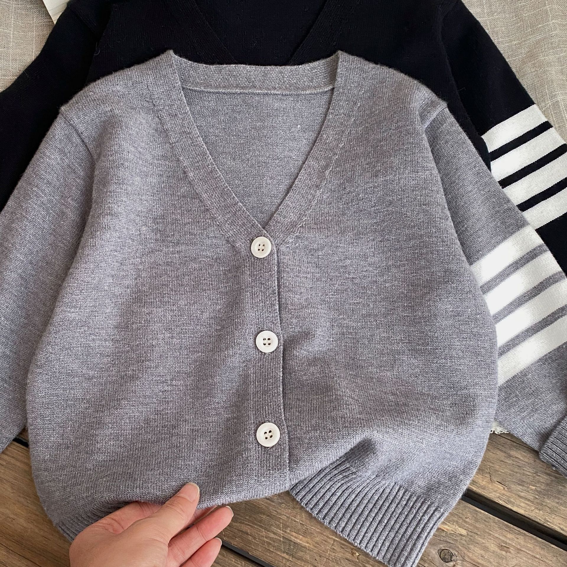 Children's Korean sweater boys Spring Autumn striped pure cotton cardigan coat girls long sleeved V-neck knitted sweater1-8Y