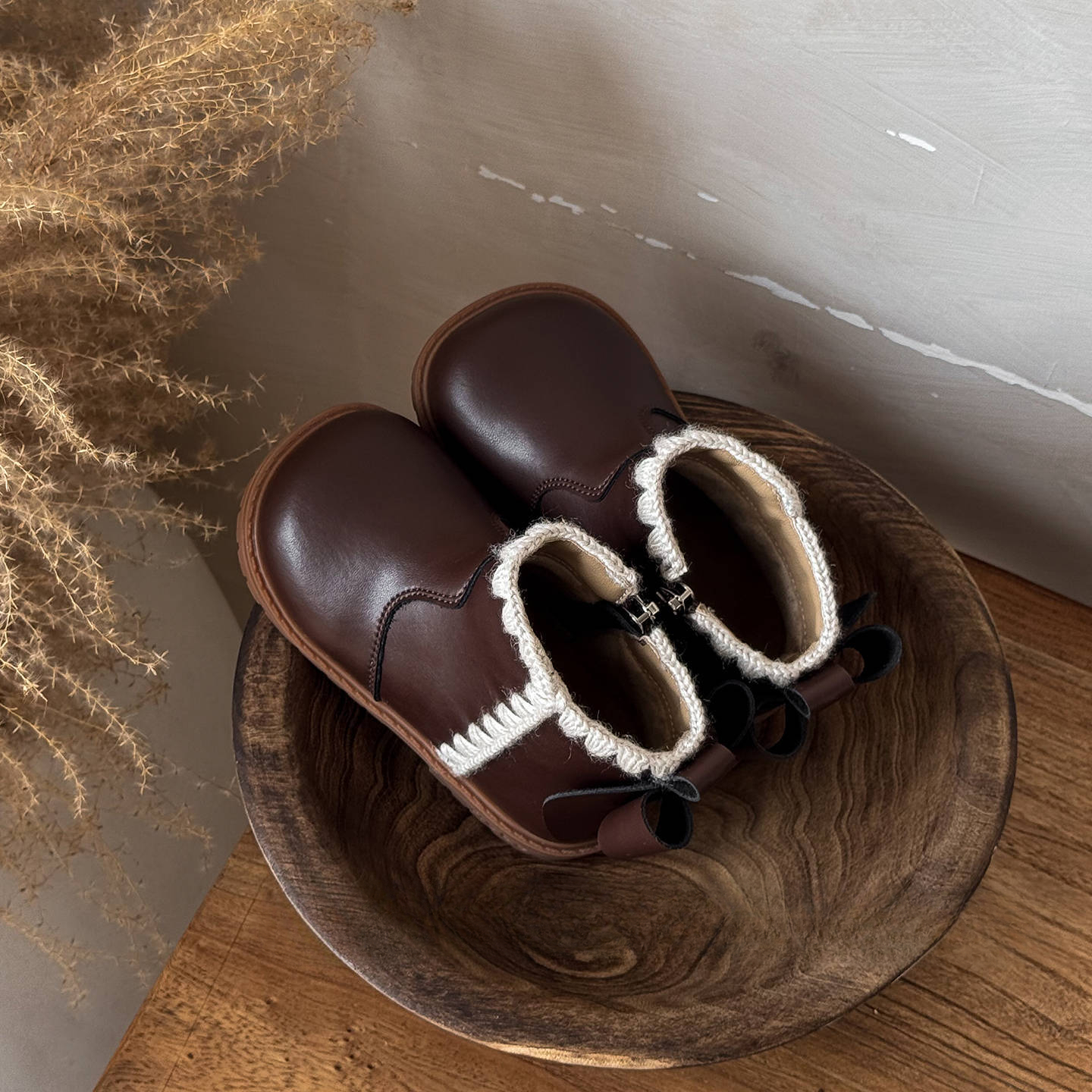 New designer shoes for women, wool leather boots for autumn and winter, new leather for young children, fashionable and warm cotton boots for snow boo