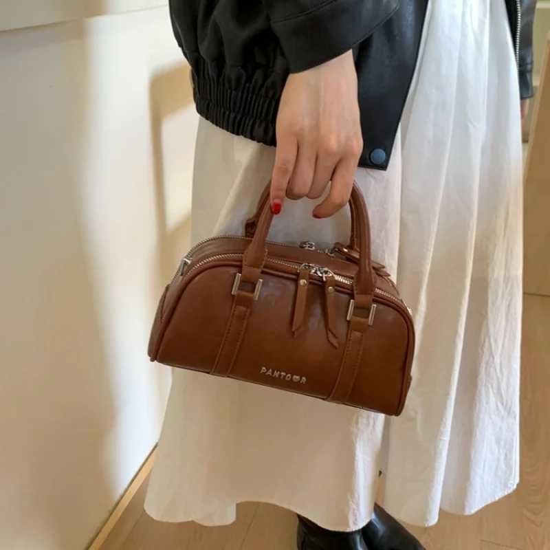 High-End Women Shoulder Bag With Simple Vintage Style And Water-Resistant Material Suitable For Working WomenT251122