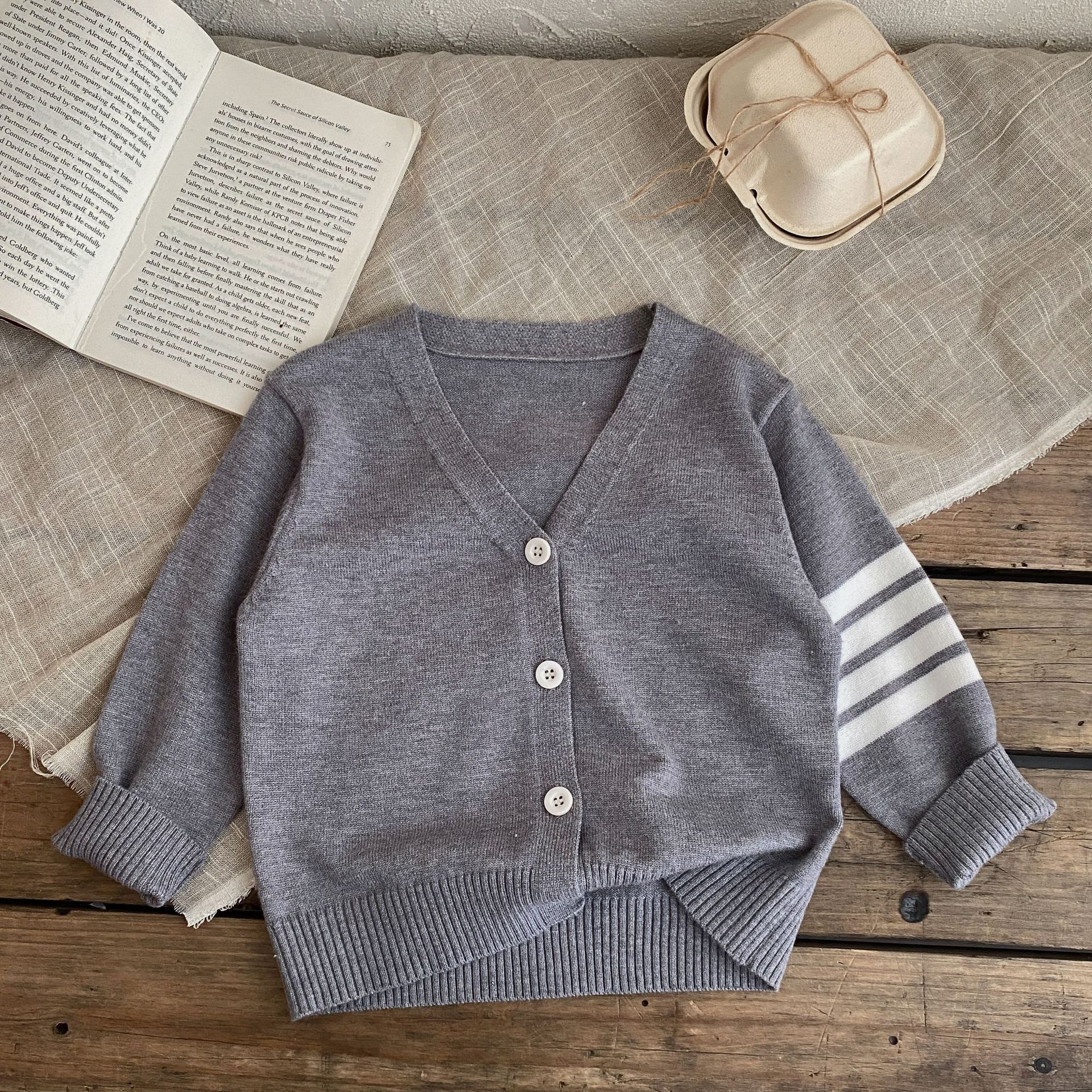 Children's Korean sweater boys Spring Autumn striped pure cotton cardigan coat girls long sleeved V-neck knitted sweater1-8Y
