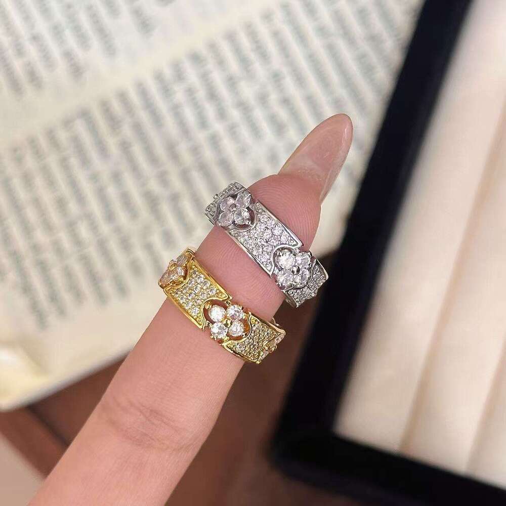 Designer luxury rings New Lucky Four Leaf copper plated with 18K gold Clover Star Fashion Vintage Style Flower Row Strip Ring