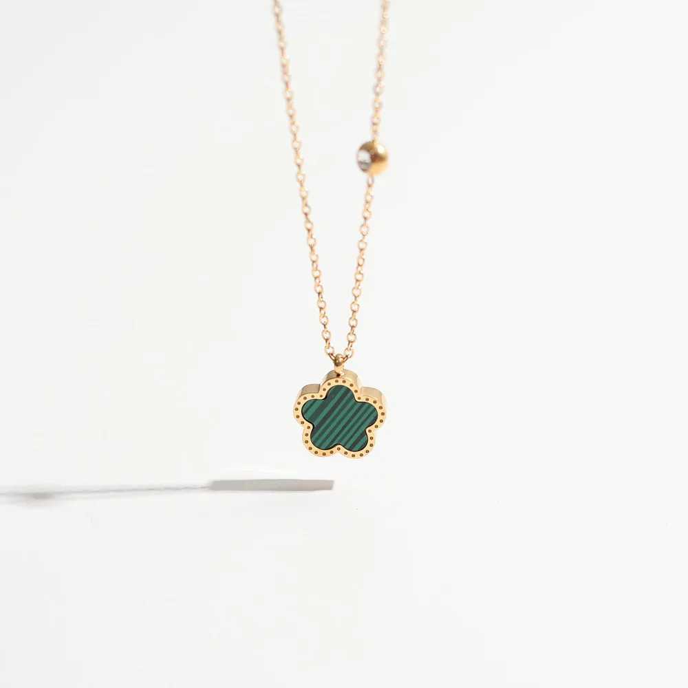 StainlESS Steel 18K Gold Plated Five Black White Green Red Double Side Color Flower Pendant Necklace For Women Jewelry J251122