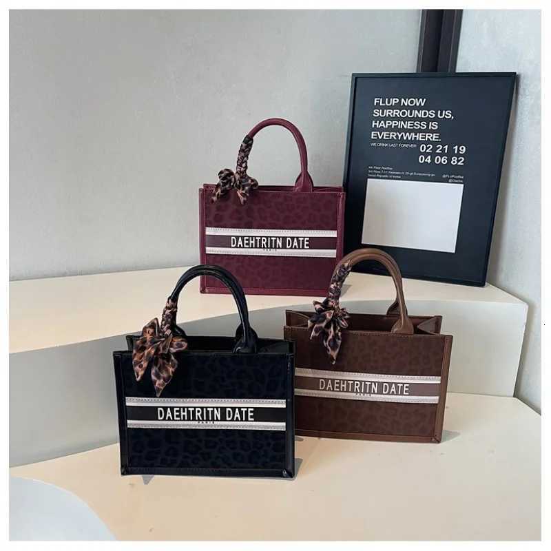 Womens Shoulder Bag Made Of Leaf-Patterned Leather Boasting Paris High-End Vintage Neat Look K251121