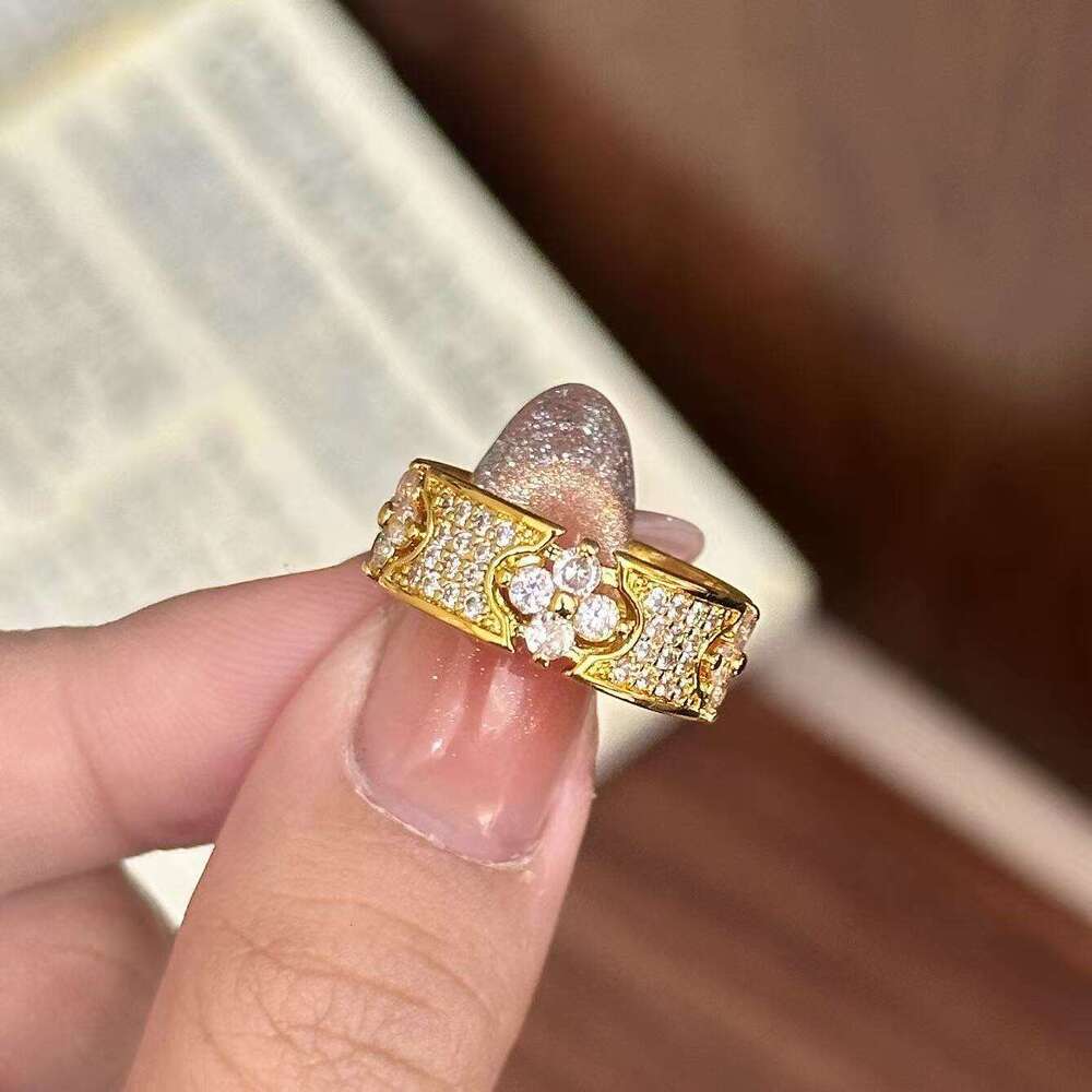 Designer luxury rings New Lucky Four Leaf copper plated with 18K gold Clover Star Fashion Vintage Style Flower Row Strip Ring
