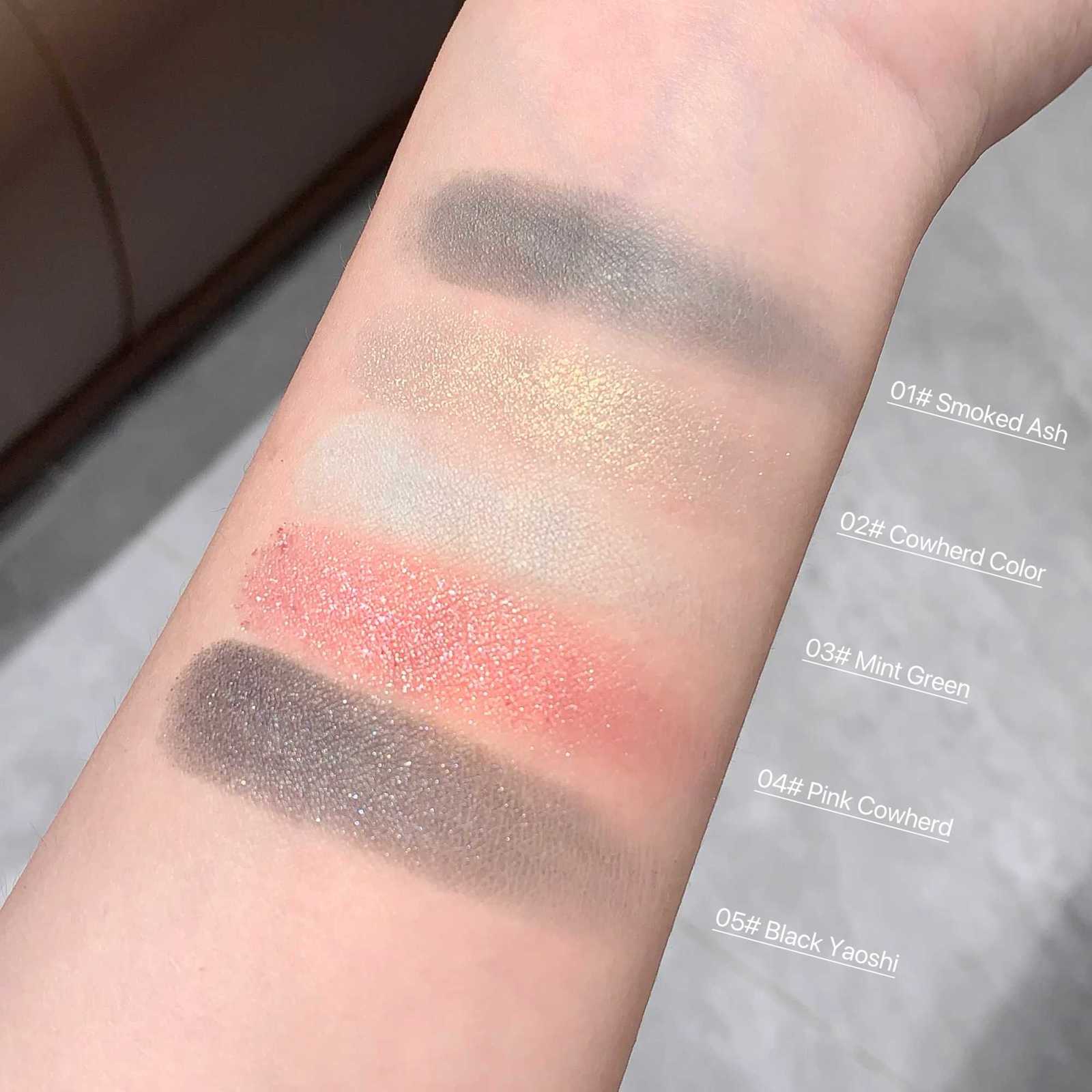 QMN Starry Night Single Color Highlighting Eyeshadow Powder Highlighting Pearlescent Color Developing Silky LastingT251122