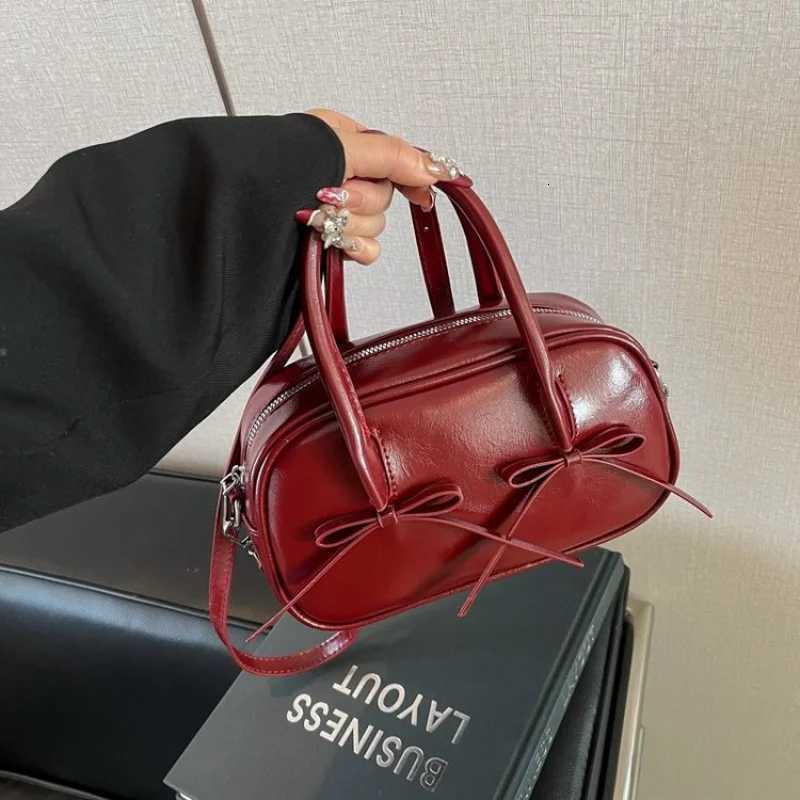 Classic Leather Shoulder Bag For Ladies Chic And Durable Crossbody Style Luxury Brand Perfect For OutingsT251122