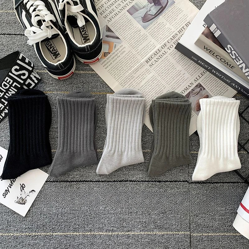 5 pairs of cool mens black and white warm socks set for autumn mens solid color sports shorts 250418