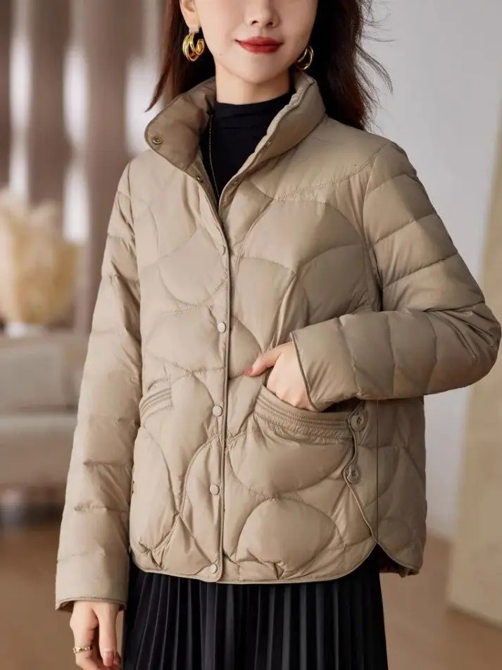 Short Puffer Jacket Women 2025 Lightweight Quilted Cotton Coat Petite Fashion Winter Warm Parka Y2K Stylish Bubble 251110