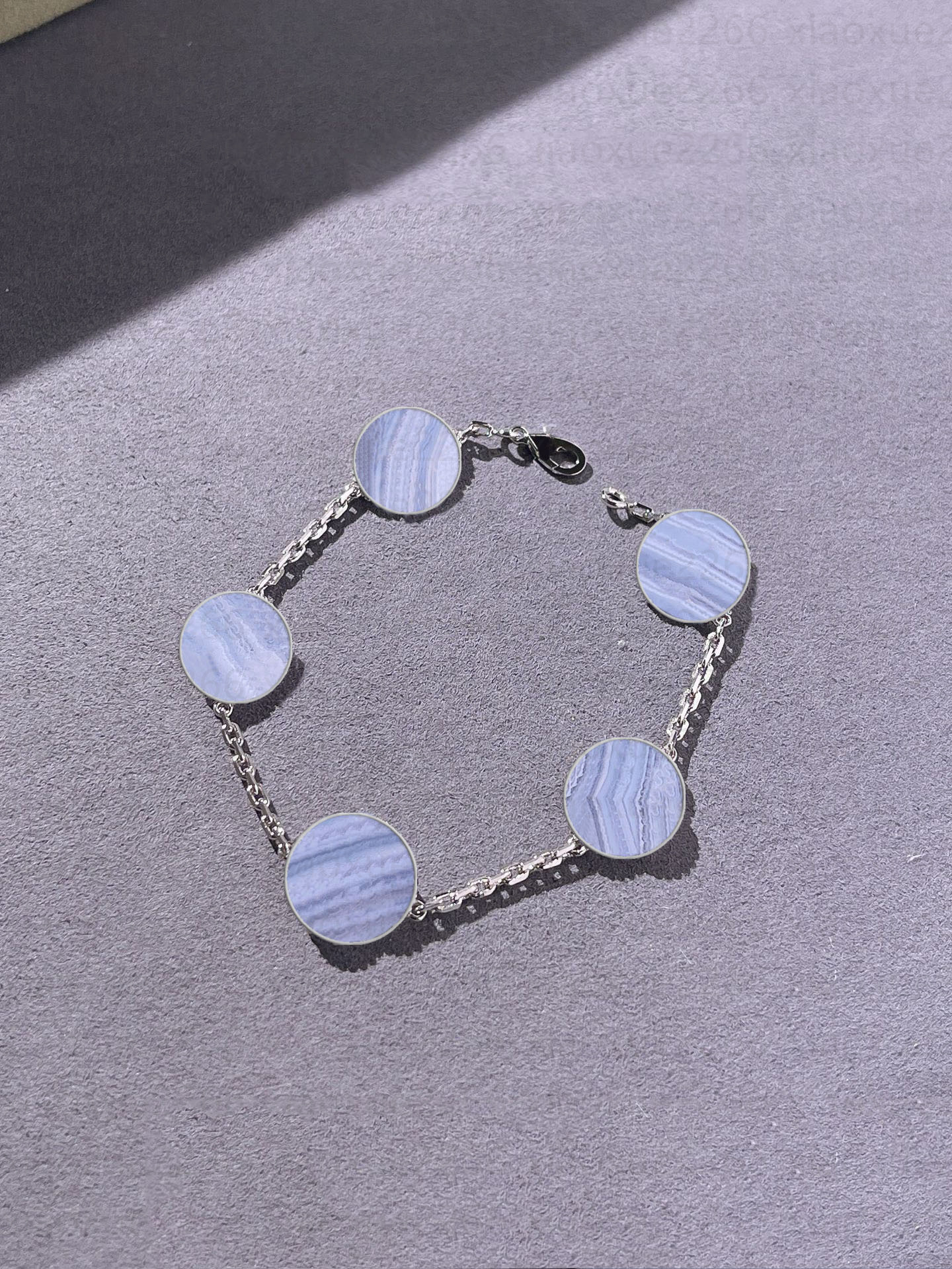 Four leaf clover bracelet charm bracelet designer bracelets fine jewelry mother of pearl white black red lady bracelet designer for women popular Jewelry Gifts