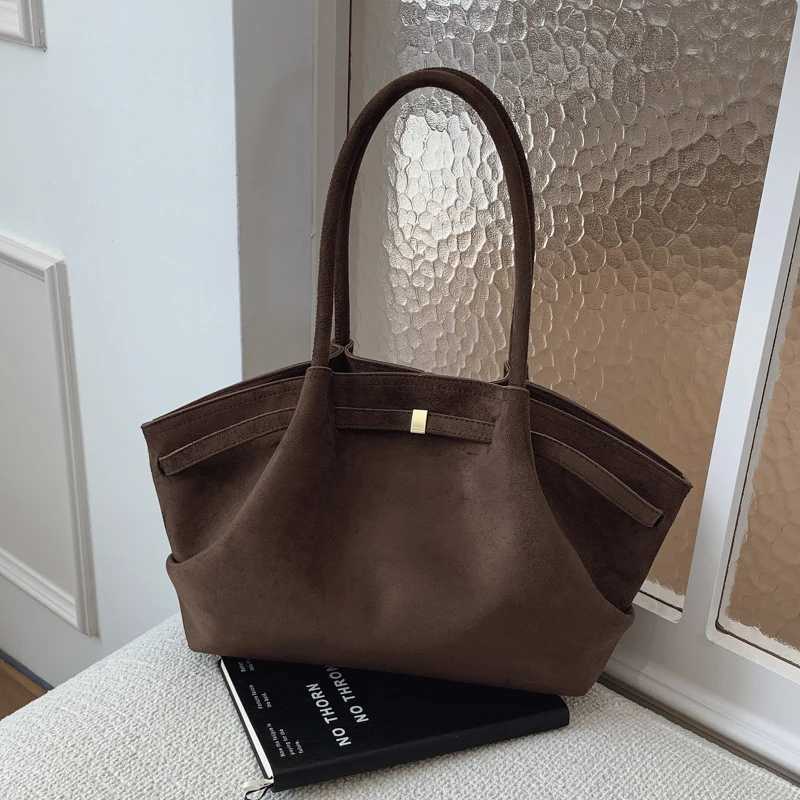 Advanced Retro Bag for Womens 2025 New Luxury Textured Frosted Shoulder Bag with Large Capacity Crossbody Commuting Tote Bag K251121