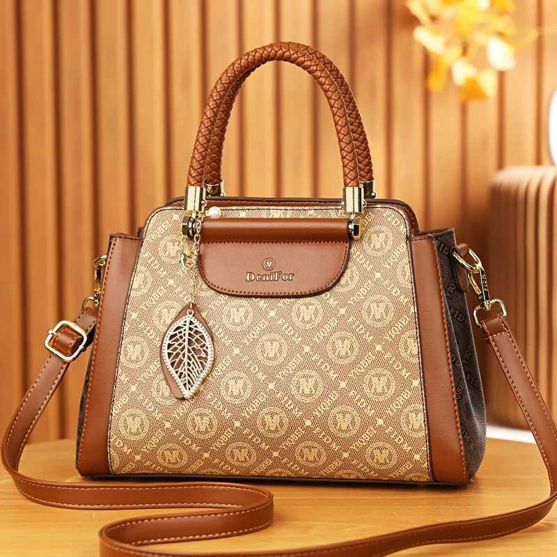 2024 New Style Hot Selling Ladies Metal sheet Fashionable PU synthetic Leather Zipper Closure Two Handles for Beach Use WB049 K251121