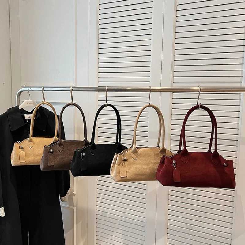 High-End Womens Messenger Bag Made Of Premium Leather With Famous Designer Style And Simple Vintage LookT251122