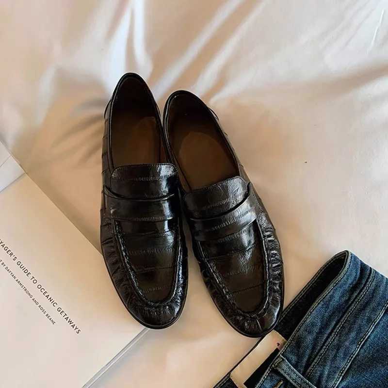 Retro Fashion Handmade Pleated Loafers New British Style Flat Single Shoes Womens Leather Shoes X251122