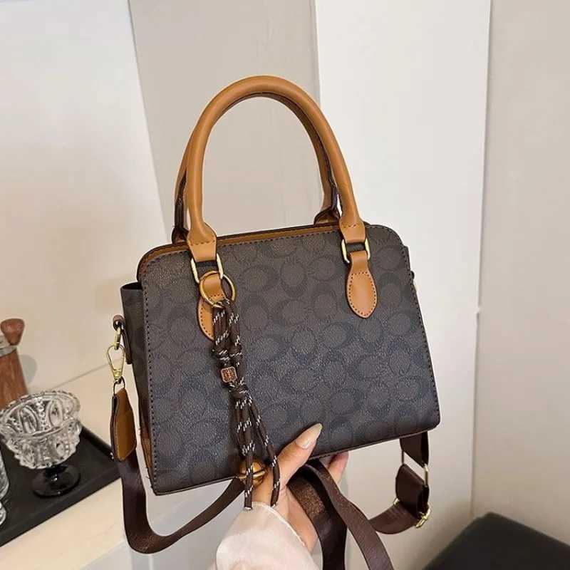 Ladies Sophisticated Crossbody Bag Refined Look For Special Occasions And Formal Events Polished K251121