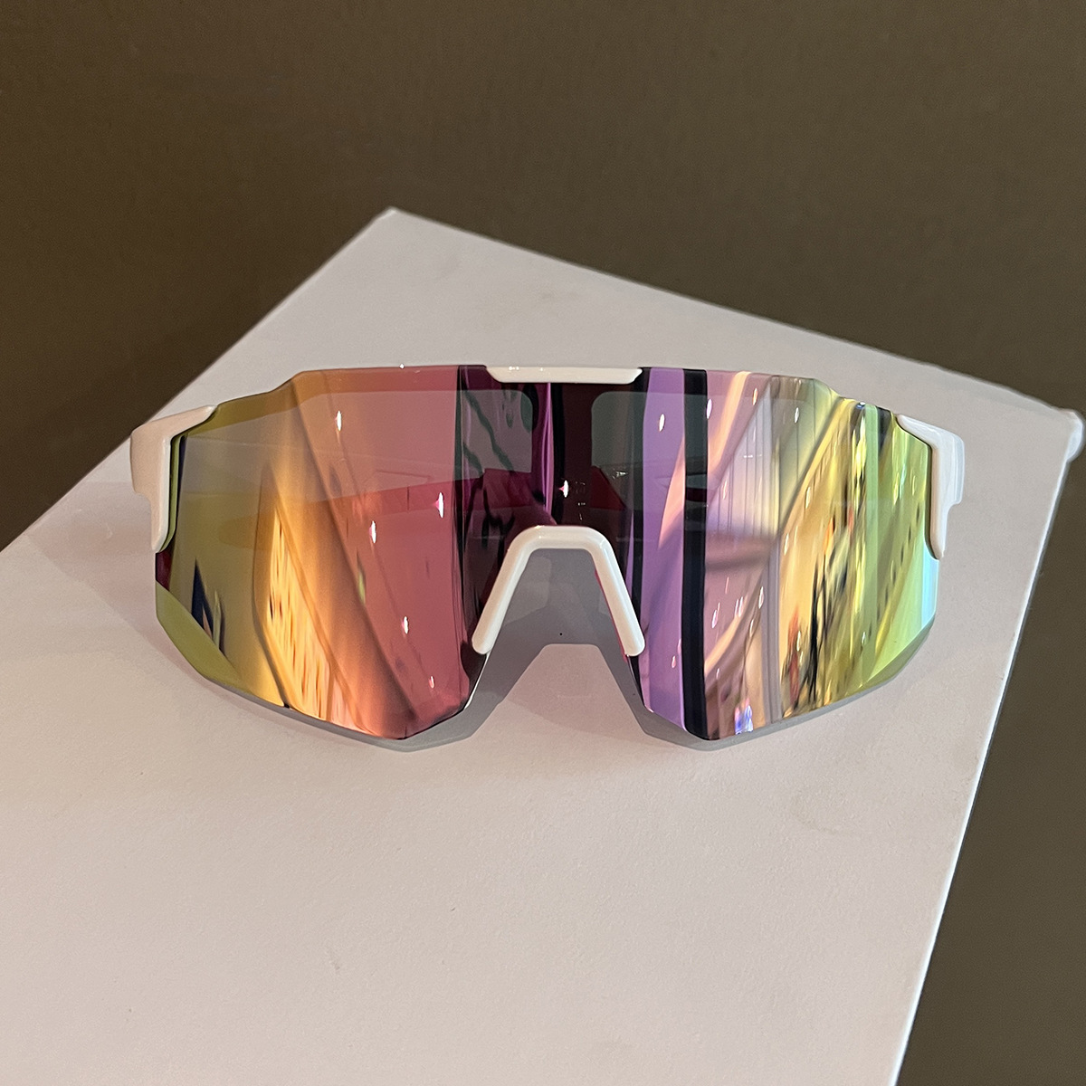 Hot new free shipping designer sunglasses for mens womens Outdoor Eyewear black blue white New outdoor sports cycling windproof and sunshade sunglasse