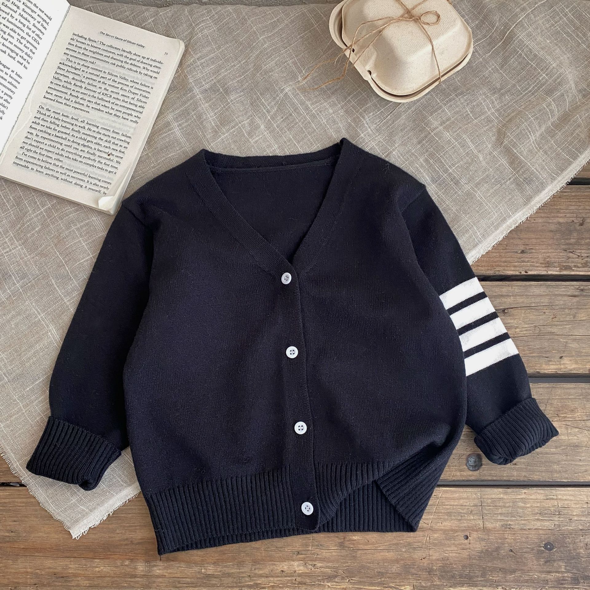 Children's Korean sweater boys Spring Autumn striped pure cotton cardigan coat girls long sleeved V-neck knitted sweater1-8Y