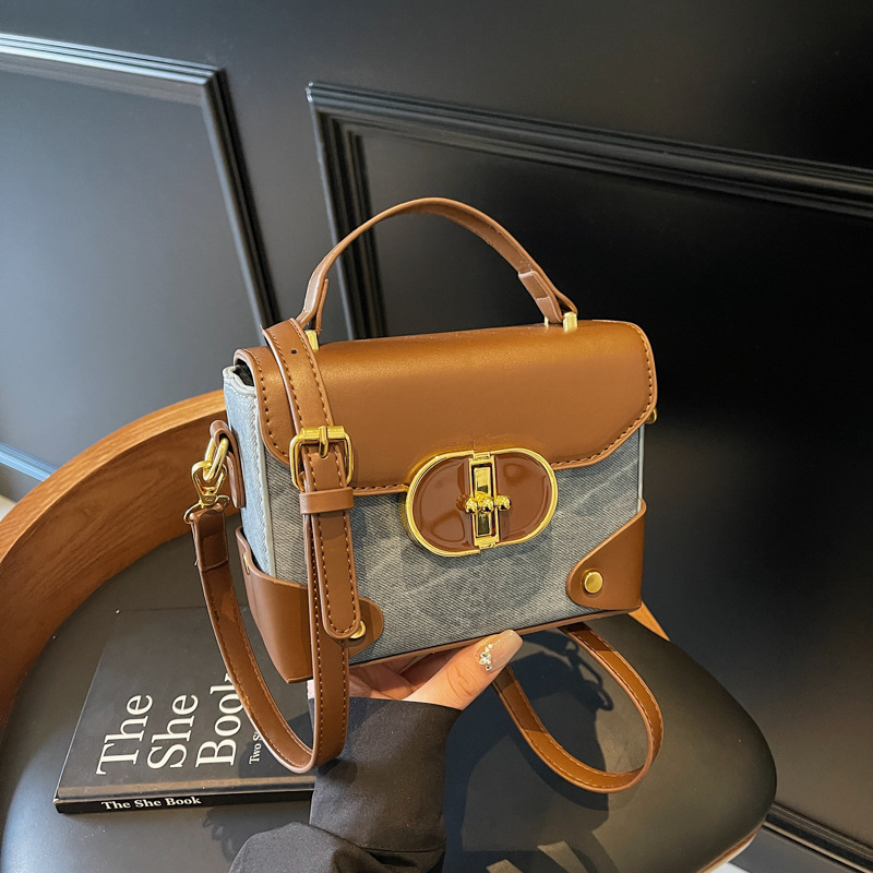 2025 New Outdoor Style Luxury Free Delivery Designer Bag Spring/summer New Versatile Retro Shoulder Commuter Handheld Box Small Square Designer Women&