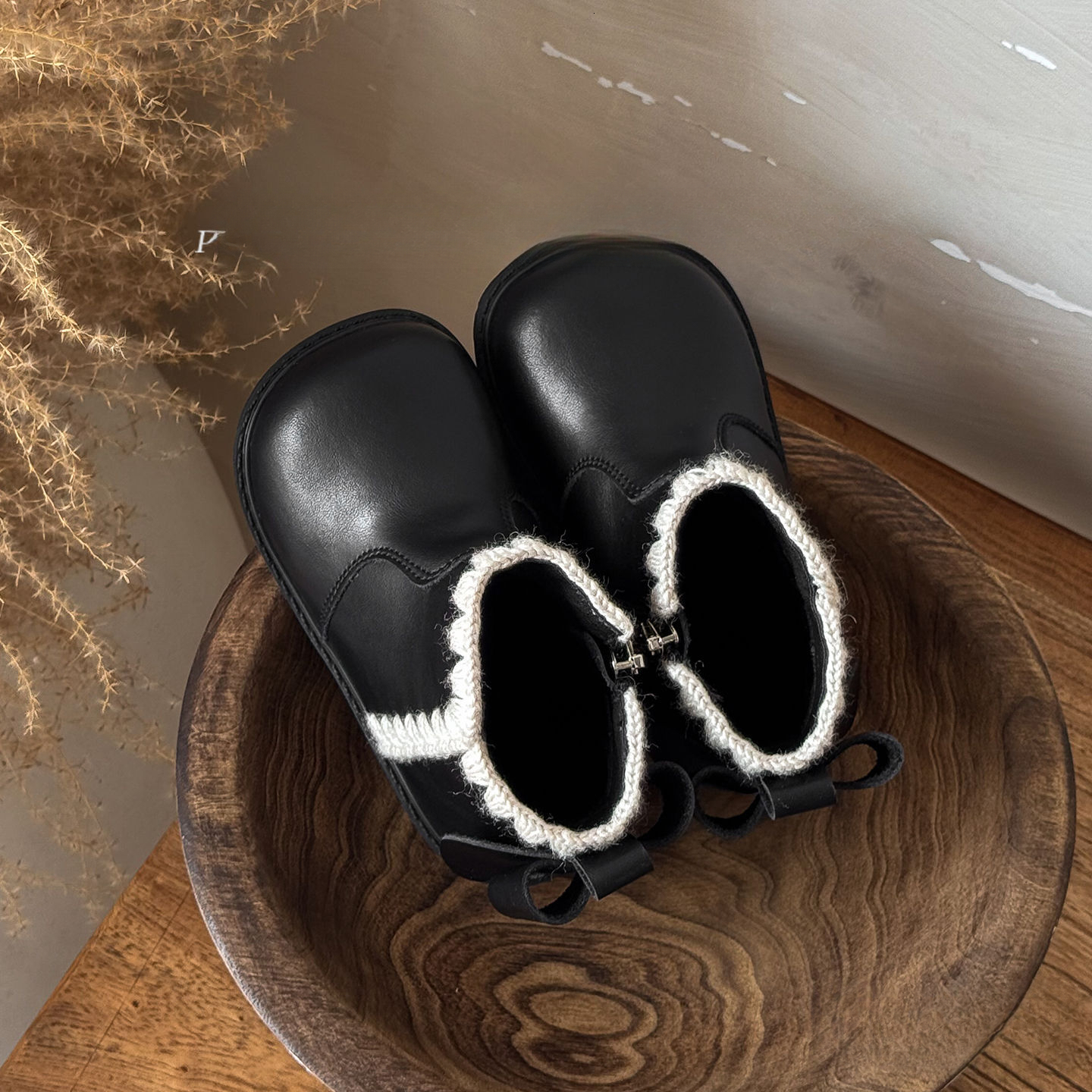 New designer shoes for women, wool leather boots for autumn and winter, new leather for young children, fashionable and warm cotton boots for snow boo