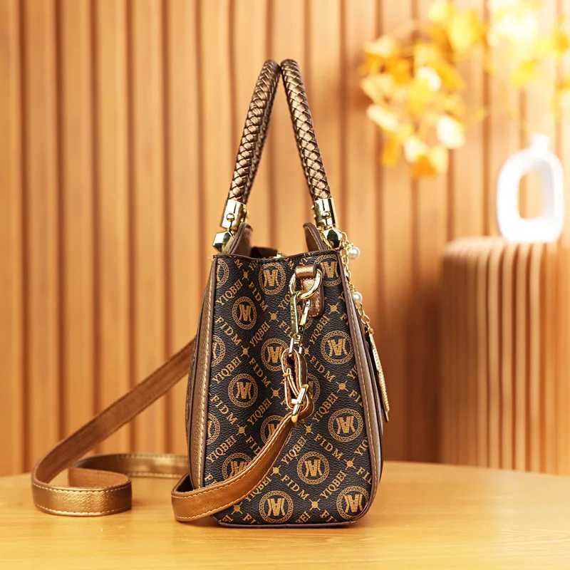 2024 New Style Hot Selling Ladies Metal sheet Fashionable PU synthetic Leather Zipper Closure Two Handles for Beach Use WB049 K251121