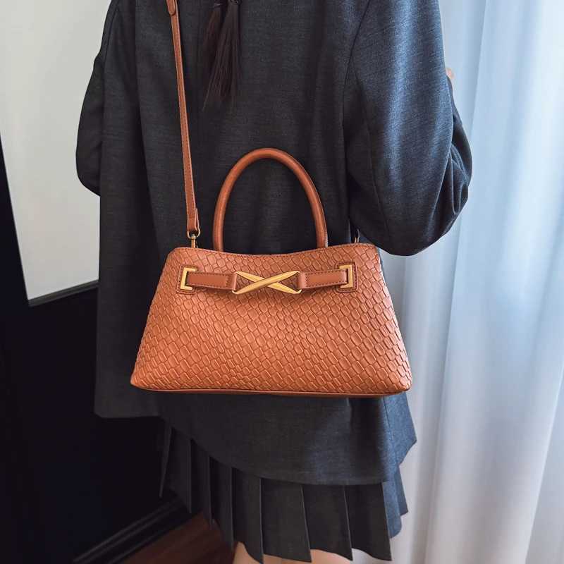 Chic And Timeless Womens Shoulder Bag Leather Handbag For Ladies Luxury Brand Crossbody Bag Everyday Essential K251121