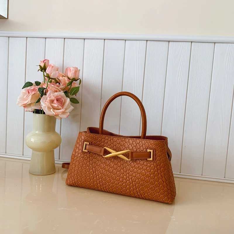 Chic And Timeless Womens Shoulder Bag Leather Handbag For Ladies Luxury Brand Crossbody Bag Everyday Essential K251121