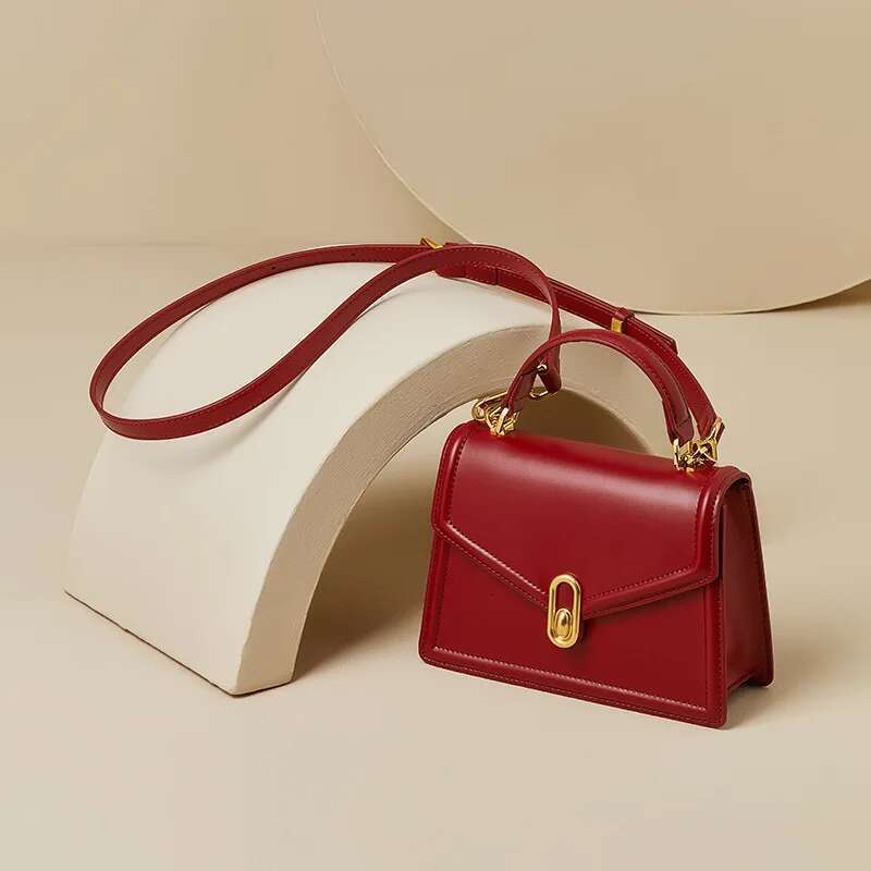 Fashionable Versatile Lightweight Leather Bag Ideal for Everyday Use