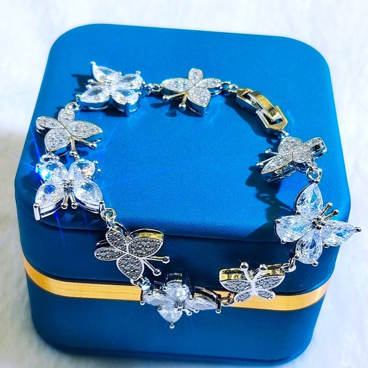 Designer Jewellery High Quality Silver Tone Butterfly Link Bracelet with Sparkling Crystals for Special Occasions Gift Textured Delicate Accessory