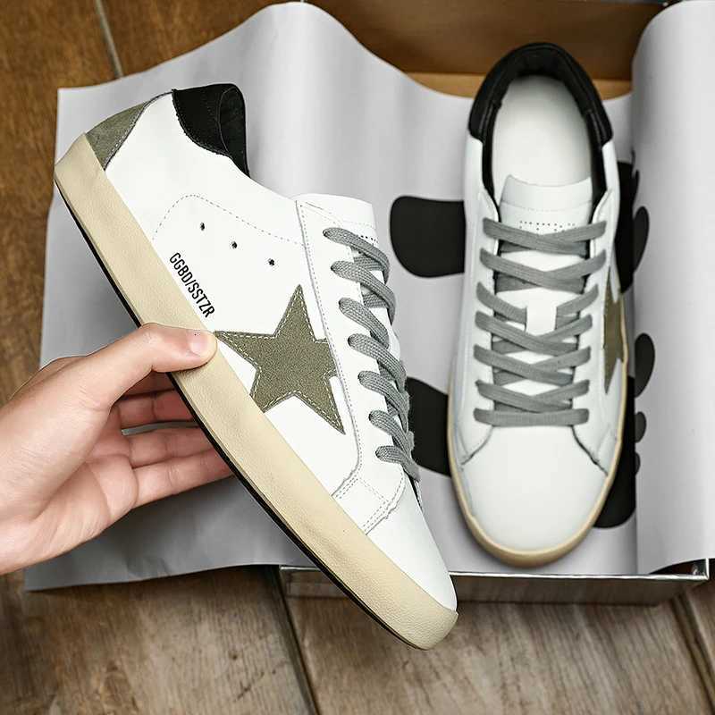 2025 New Couple Sports Shoes Flat Anti-slip Skateboarding Shoes Couple Retro Dirty White Shoes Student Couple Shoes H251122