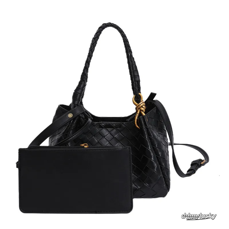 Luxury Brand Designer High End Niche For Women Autumn Winter New Versatile Fashion Crossbody Bag Korean Style Handheld Quilted Bucket H11.21 Ddmylucky