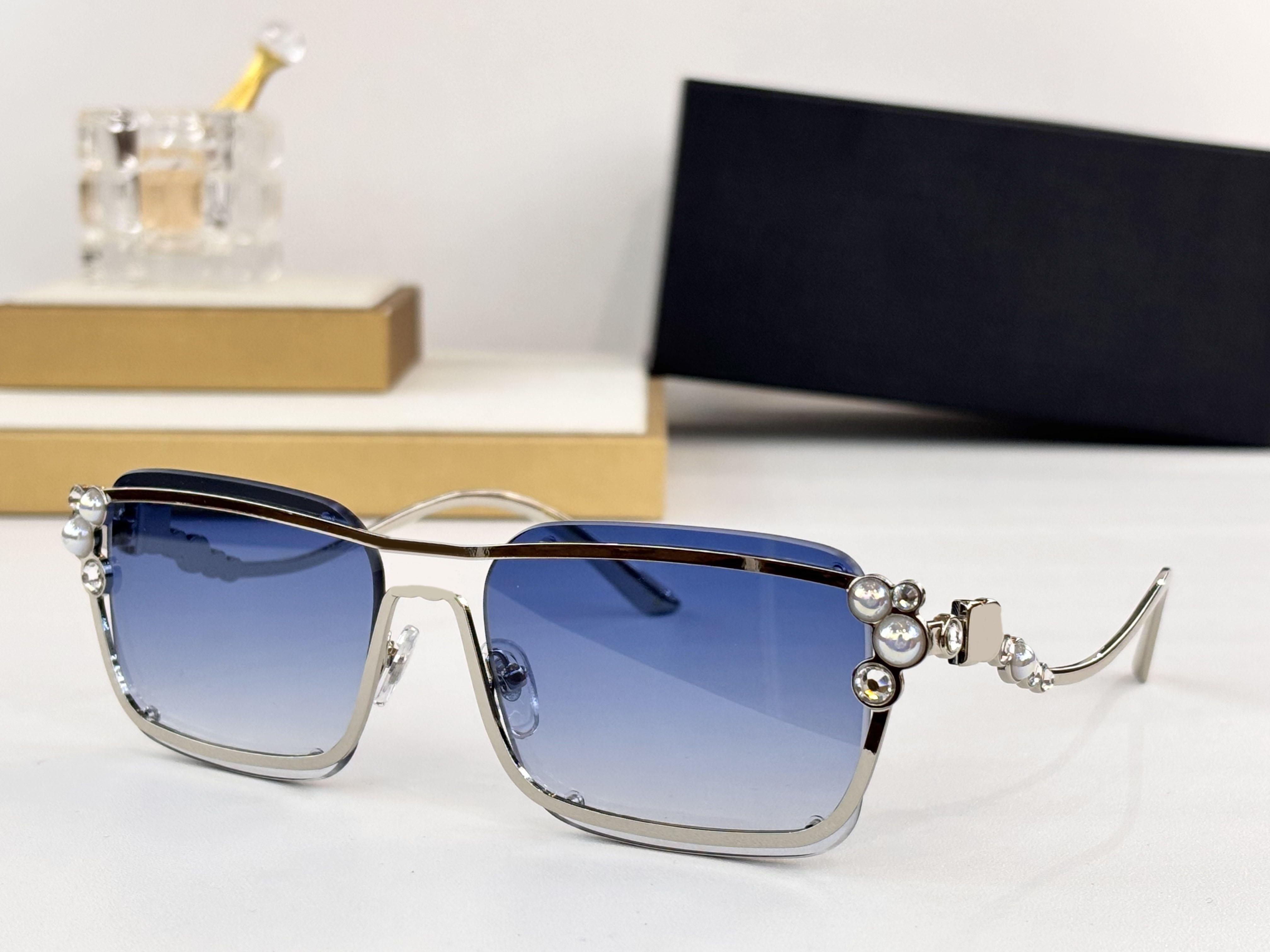 Womens Sunglasses For Women Men Sun Glasses Mens Fashion Style Protects Eyes UV400 Lens With Random Box And Case 1653