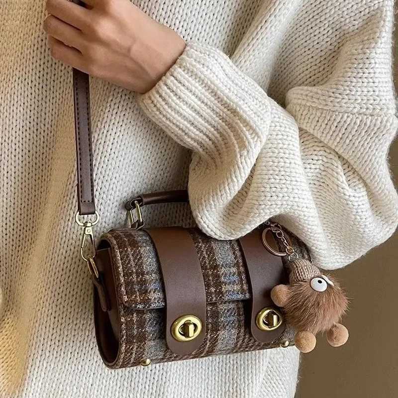 Small Niche WomenS Bags Spring-Autumn Versatile 2025 New Style Spring Popular Boston Crossbody Bag Handheld Pillow BagT251122