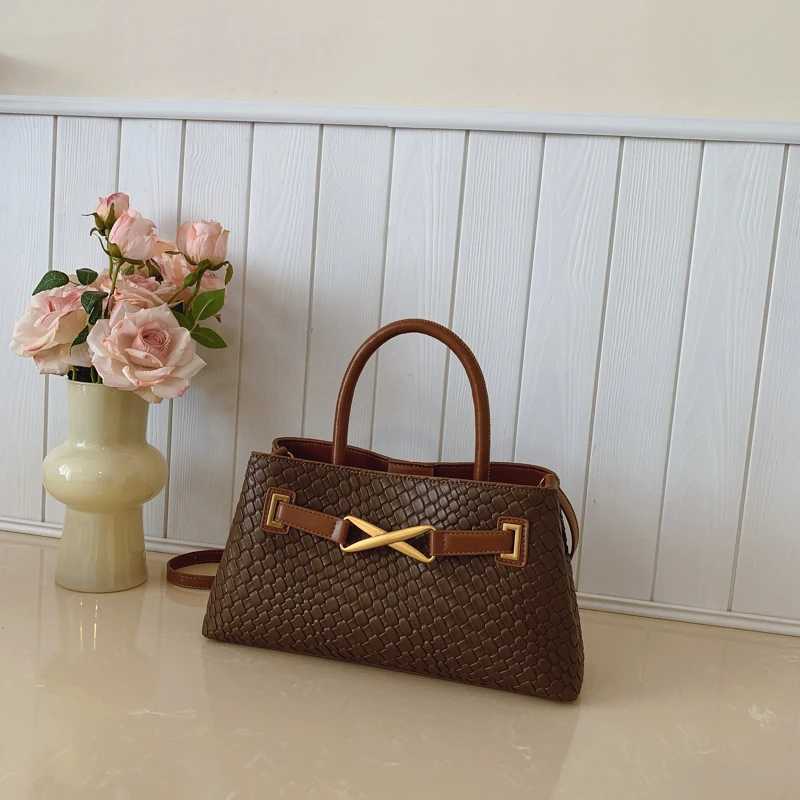 Chic And Timeless Womens Shoulder Bag Leather Handbag For Ladies Luxury Brand Crossbody Bag Everyday Essential K251121