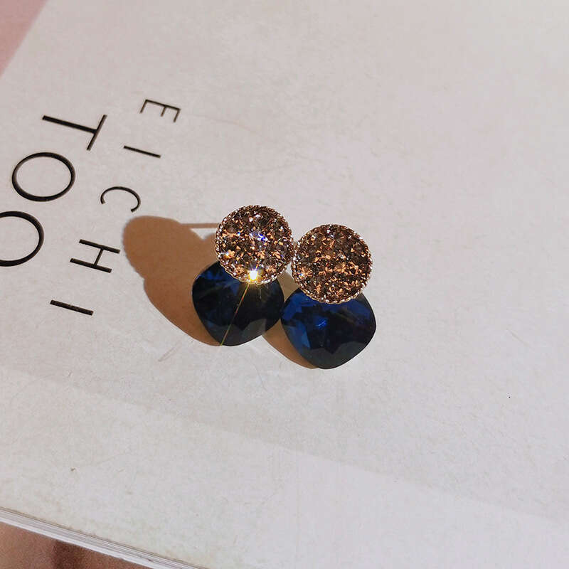 Cold Wind 2025 New Trendy Imitation Crystal Blue Women's Sier Needle Temperament Personalized Sparkg Dia Earrings