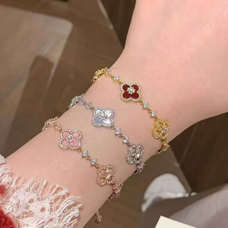 2025 hot Clover Bracelet Designer jewelry Diamond flower hollow out pull-out bracelet light luxury high end feel fashionable commuting versatile 4 Lea