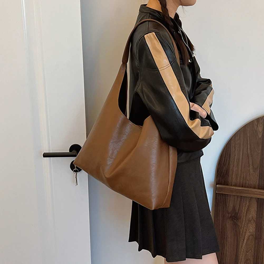 PU Soft Leather Tote Bag Large Capacity Women Vegan Leather Slouch Bag Hasp Closure Big Shoulder Bag Casual Style Commuting Bag XJ250610