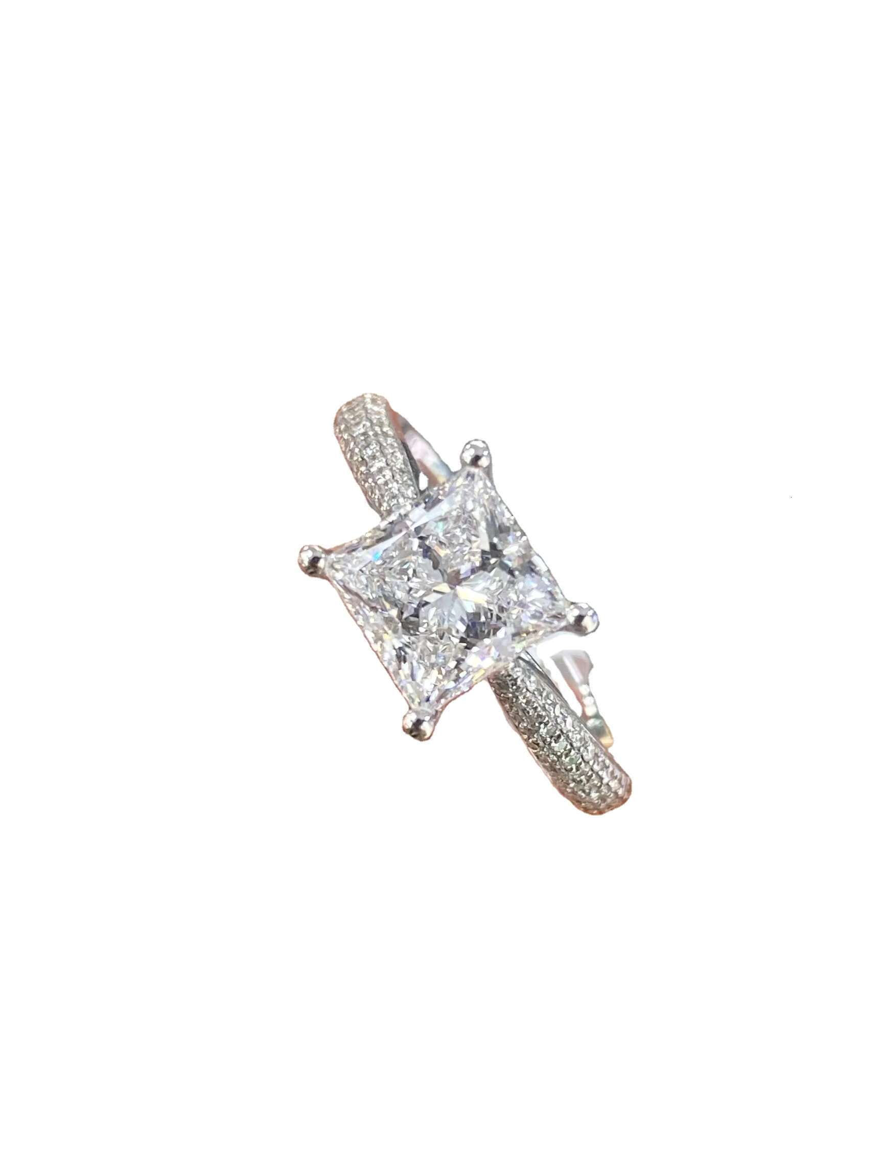 Luxurious Setting Lab-grown Diamond Princess Cut IGI SHring Engagement Ring