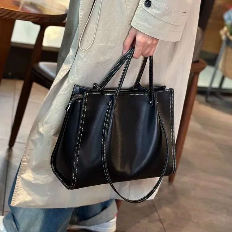 Designer's bag Women 2025 Capacity Leather Women's Tote Cowhide Shoulder Commuter Large Designer Bag
