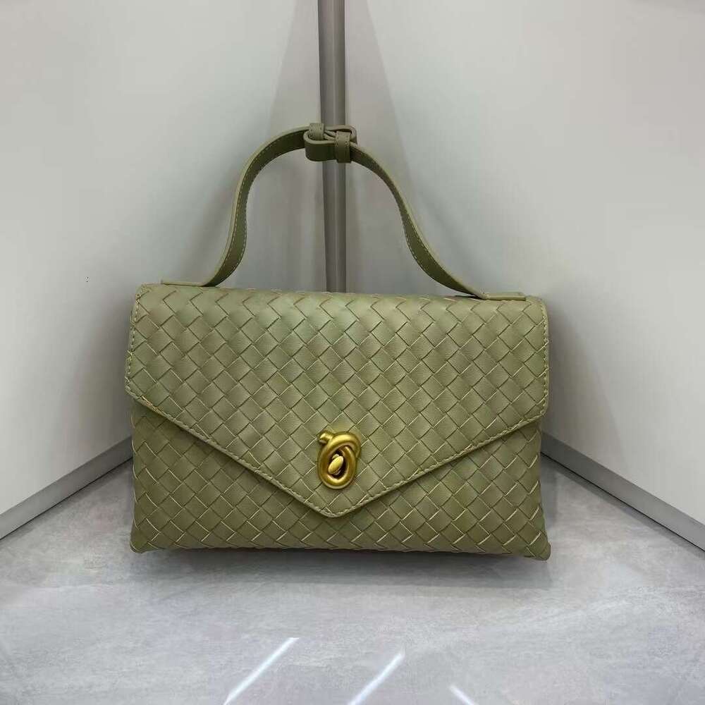Designer Bag Winter New Genuine Leather Handheld With Niche Design Commuter Single Shoulder Women S Bag Leisure Weaving For