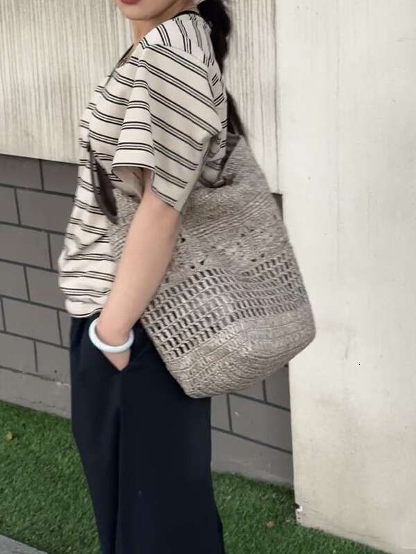 Ins Style Resort Beach Bag Handmade For Women New Beach Vacation Shoulder Large Capacity Tote Bag Commuting Straw Woven Bag KQ