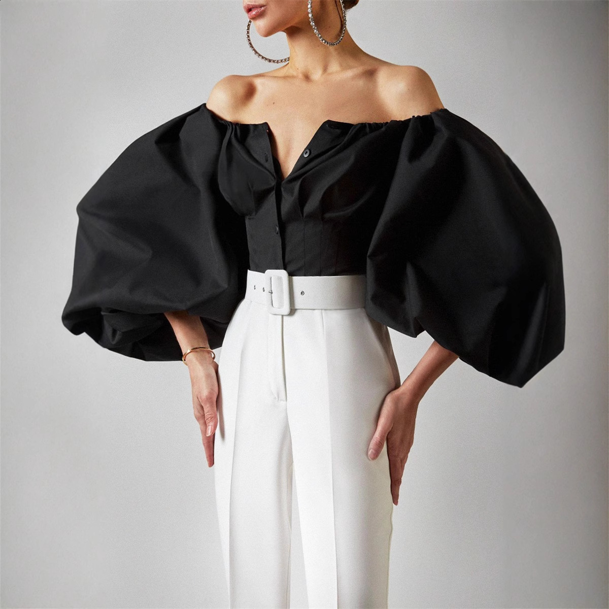 2022 Spring/Summer New Design Sense Long Sleeve Bubble Lantern Sleeve Leakage Shoulder Womens Shirt Top 210422