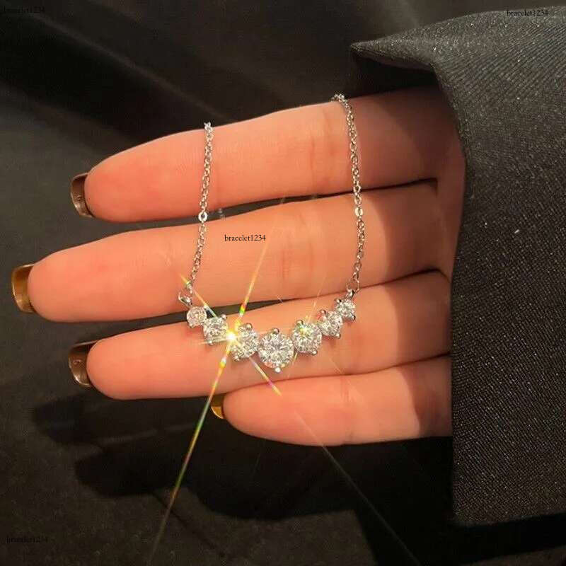 Fine Jewelry Twin Heart Halo Shape Dia Moissanite Pendant Necklaces Sterg Sier Chain For Women Engagement