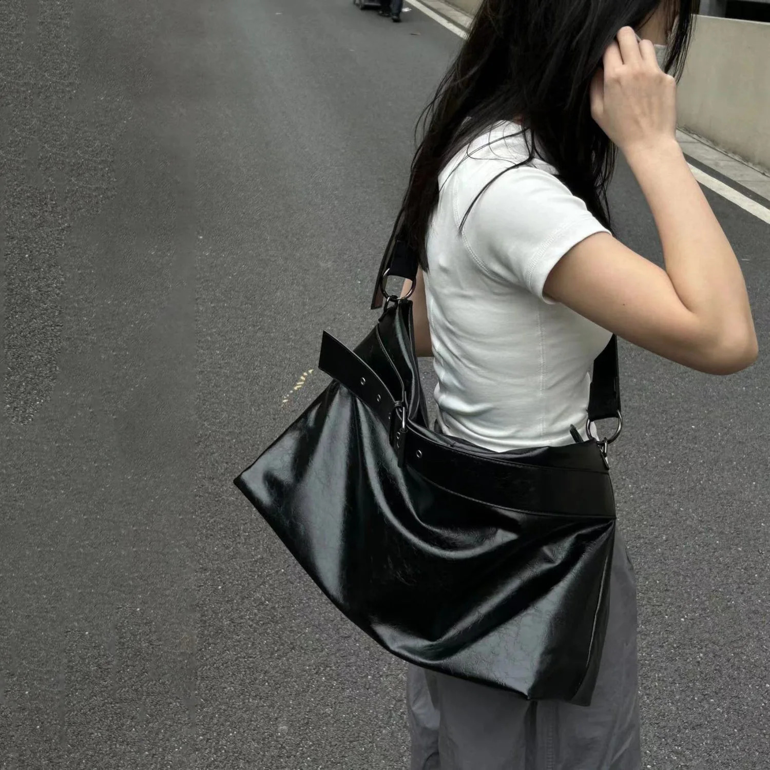 unisex cross body capacity soft Pu leather handbag lazy style womens large black shoulder bag solid color