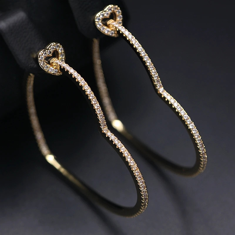 Retro hollow heart-shaped earrings Pave white cubic zirconia gold charm simple geometric earrings womens party jewelry 250420