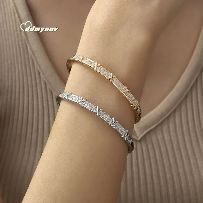Bracelet Designer bangle luxury jewelry Bracelets for women stainless copper with silver High-quality fashion Zircon inlay Holiday and Festival gifts 