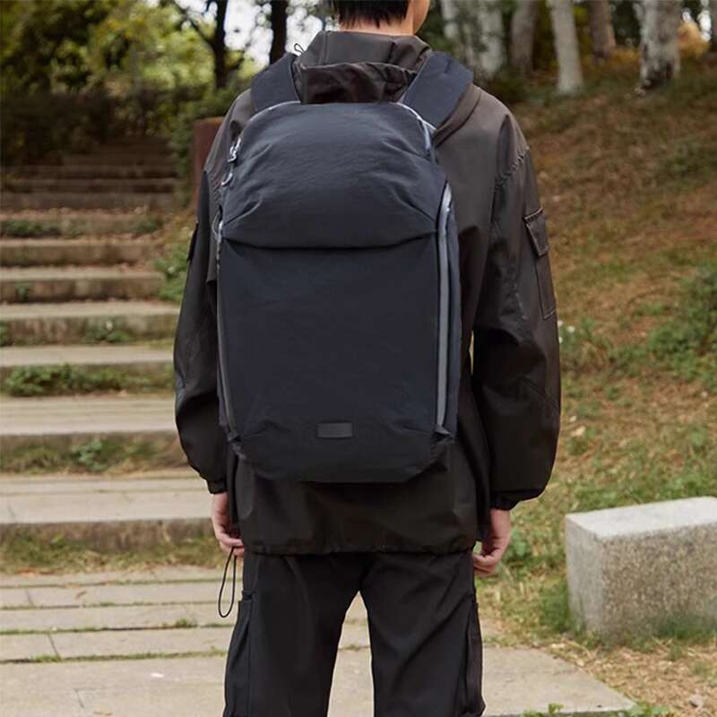 2025 New Business Commuter Large Capacity Travel Waterproof Lightweight Computer Backpack for Men