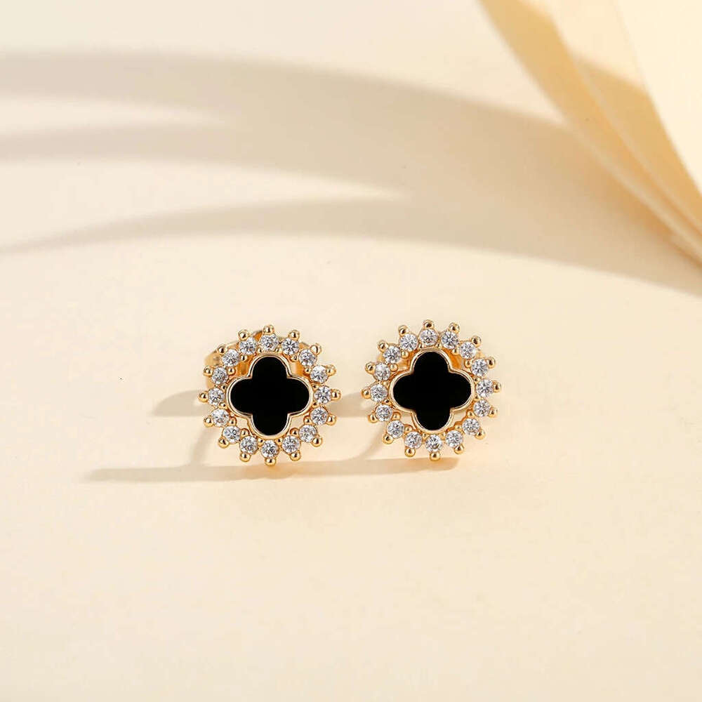 Clover necklace Designer jewelry 4 Leaf Diamond flower light luxury high-end feel fashionable commuting exquisite studded earrings collarbone chain je