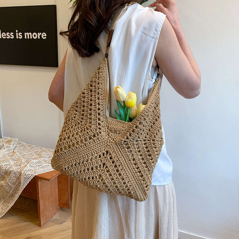 Ins Style Resort Beach Bag Large Capacity New Woven For Women Fashionable Seaside Single Shoulder Vacation Beach Bag Tassel Commuting Armpit Tote Bag 