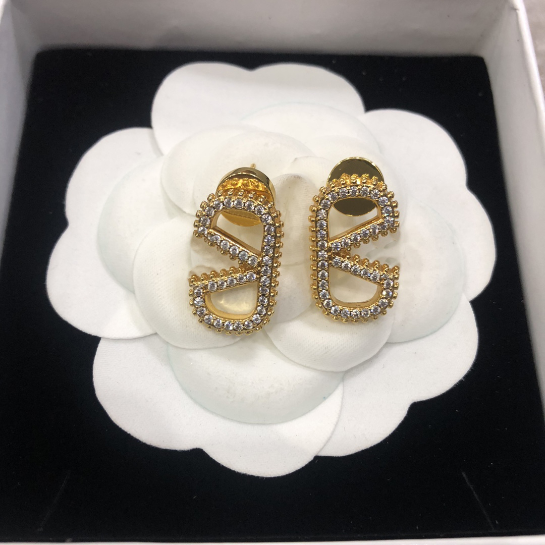 earrings designer simple gold stud earrings for women Designer Earrings Style Extravagant studs Classic simple earring Diamond elagant Fashion stud