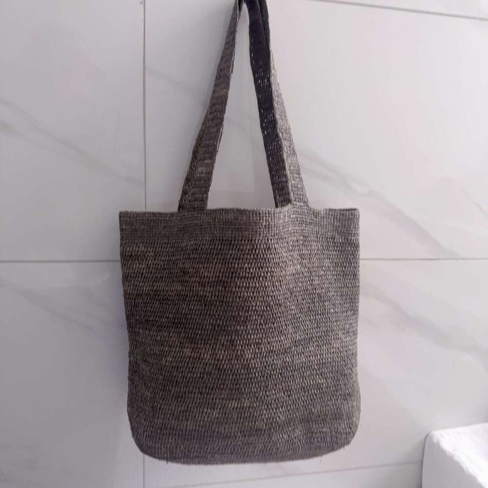 Ins Style Resort Beach Bag New Summer Women S Lafite Handmade Hook Grass Fashionable And Simple Shoulder Bag Beach Vacation Handbag KQ